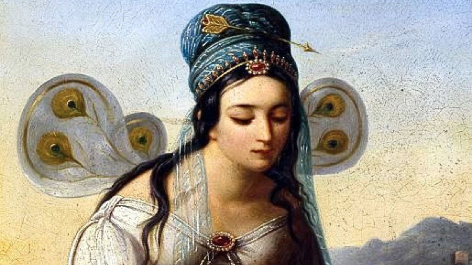 Porträt einer Frau mit dunklem Haar, die eine reich verzierte Kopfbedeckung und ein weißes Kleid mit roten Schmucksteinen trägt, vor einem hellen Hintergrund